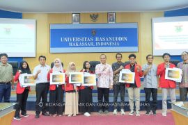 Unhas beri bantuan modal usaha untuk 554 Mahasiswa PMW
