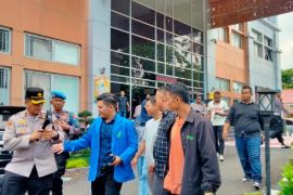 Aliansi mahasiswa Pasaman Barat gelar aksi damai di Kejati Sumbar