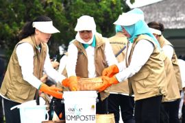 Iriana Jokowi lakukan pengomposan sampah organik di Tampaksiring