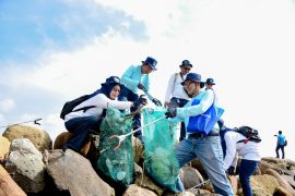 Pertamina kumpulkan 3,2 ton sampah dari Pantai Dumai dan Bengkalis