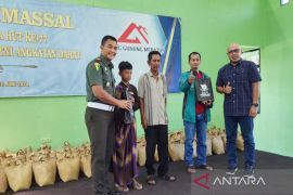 POMAD Banjarmasin sebar bantuan sembako bagi penarik becak hingga tukang sampah