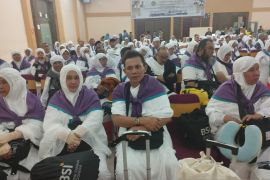 339 calon haji  Kloter 19 asal Padang Sidempuan berangkat ke Jeddah