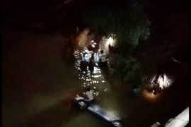 Balita tewas usai mobil ditumpangi sekeluarga tercebur di Jembatan Lampihong