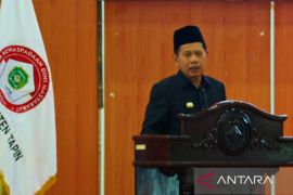 Bupati Tapin lantik pengurus organisasi kewaspadaan dini untuk awasi daerah