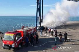 BPBD Aceh Barat kerahkan tiga damkar padamkan kebakaran di pelabuhan