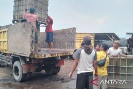 Polisi cari pemilik lahan penyimpanan  sembilan ton solar oplosan di Ogan Ilir