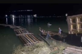 Polda Riau amankan 175 kayu balak bulatan ilegal di Sungai Gulamo Kampar