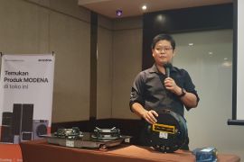 Modena perkenalkan Robot Vacuum Cleaner RV 6040 GXBK dan Built-in Gas Hob BH 1728 LA