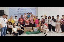 Sambut Hari Raya Waisak, WOM Finance berikan bantuan ke vihara