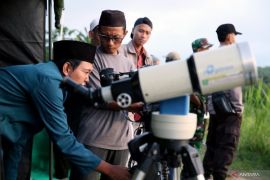 Kemarin pemerintah bersiap pantau hilal, bahas pembubaran Satgas COVID-19