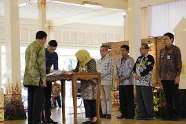Bupati Sleman tandatangani kesepakatan pengendalian inflasi DIY