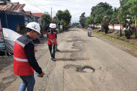 Pemprov Sulsel rekonstruksi  jalan rusak Tanabatue - Sanrego di Bone