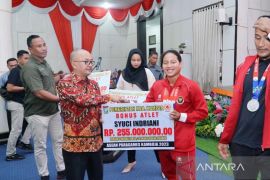 Atlet Kampar dulang emas di ASEAN Paragames Kamboja dapat bonus dari Bupati Kampar