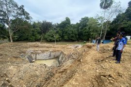 Longsor di lokasi proyek pembuatan sumur intake PDAM Balangan