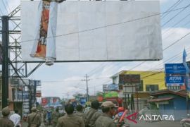Pemkab Karawang tertibkan reklame tak berizin