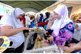 Warga Palam Cempaka Banjarbaru ramaikan pasar murah
