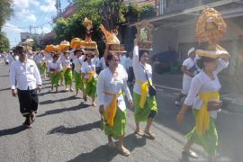 Rangkaian prosesi Pelebon Raja Denpasar IX diisi ritual Manah Toya Ning