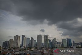 Cuaca hari ini, sejumlah ibu kota provinsi berpeluang diguyur hujan