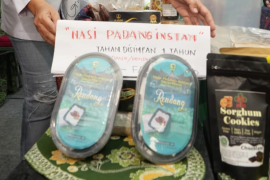 Yuk, icip nasi padang instan yang tahan setahun
