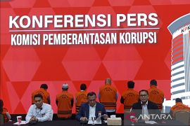 KPK tahan 9 tersangka korupsi tukin di Kementerian ESDM