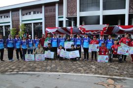 Gubernur minta pelajar tekuni olahraga raih prestasi tertinggi