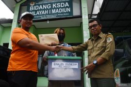Penyerahan ular King Kobra ke KSDA Madiun