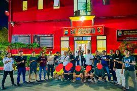 Polisi tangkap enam perampok pengusaha di Batam