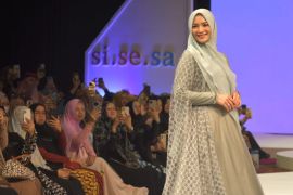 Citra Kirana hadirkan tren busana muslim syar'i di Surabaya