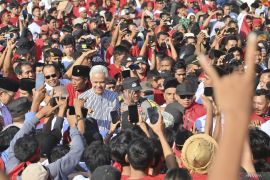 Ganjar Pranowo ke NTB bersama TGB akan naikkan elektabilitas