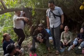 12 calon PMI ilegal tujuan Malaysia diamankan di hutan