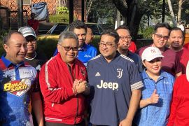 Dua Sekjen partai PDI Perjuangan dan Demokrat bertemu di GBK