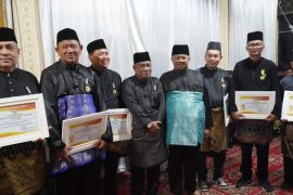 Syah Afandin terima penghargaan pengabdian 20 tahun di MABMI