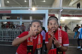 Ribuan suporter mulai merahkan stadion Gelora Bung Karno