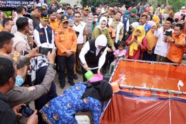Pemprov Jatim bantu air bersih di wilayah kekeringan Mojokerto