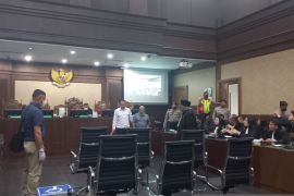 Lukas Enembe didakwa terima suap gratifikasi Rp46,8 miliar