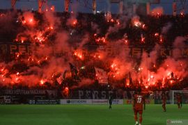 Pelatih Persija takjub atmosfer Bonek di GBT