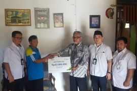 BPJS Ketenagakerjaan Bojonegoro serahkan santunan peserta KUR Tani BNI