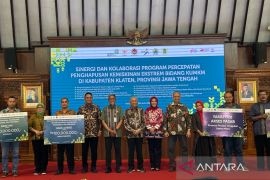 MenKopUKM sebut hapus kemiskinan ekstrem dengan penciptaan lapangan kerja