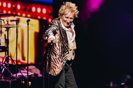 Kemarin, Rod Steward tinggalkan rock sampai Uni Eropa atur baterai ponsel