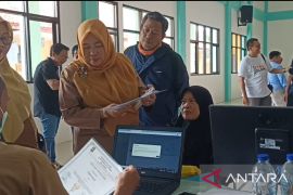 Pastikan tak ada siswa titipan, Kadindik Cilegon pantau PPDB di sejumlah SMPN