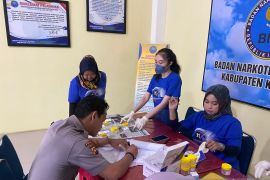 20 Pegawai BNN Kubu Raya gelar tes urin cegah penggunaan narkoba