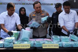 Kasus peredaran narkoba di Surabaya Page 1 Small