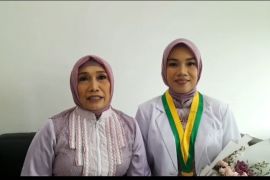 Lidia Puspita Hasri lulus dokter UI nyaris tanpa biaya