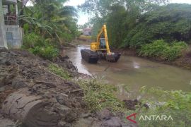 PUPR Kotabaru keruk sungai antisipasi banjir