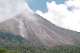 Badan Geologi imbau warga waspadai awan panas guguran Karangetang