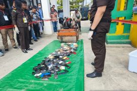 Kejari Inhil musnahkan sejumlah barang bukti hasil penangkapan 110 perkara