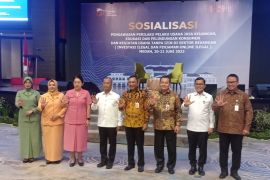 OJK gelar sosialisasi "Waspada Kegiatan Usaha Tanpa Izin di Sektor Keuangan" ke para ibu di jajaran kepolisian