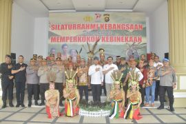 Polda dampingi silaturahmi kebangsaan Suku Dayak Kalteng ke orang rimba Jambi