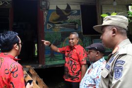 Pemkab Yapen Selatan berikan bantuan korban bencana longsor