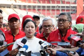 Puan Maharani dan Hasto tinjau Stadion Gelora Bung Karno